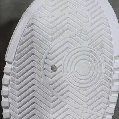 Hoge sneakers met grafisch patroon en vetersluiting