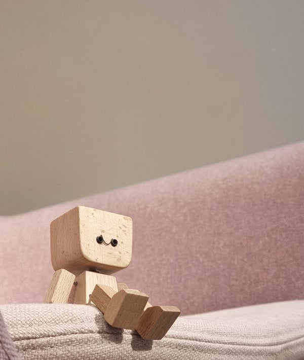 Houten Decoratiefiguur met Wippende Beweging en 12 Magnetische Gezichten