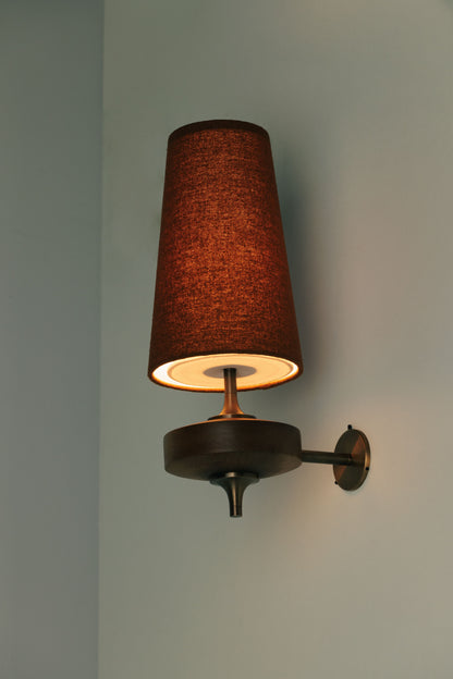 Vintage Wandlamp met Houten Arm en Stoffen Kap – Antiek Messing of Walnoot – E12/E14 Fitting