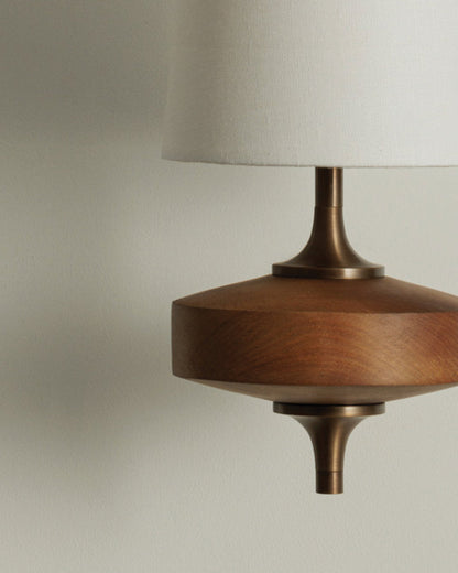 Vintage Wandlamp met Houten Arm en Stoffen Kap – Antiek Messing of Walnoot – E12/E14 Fitting
