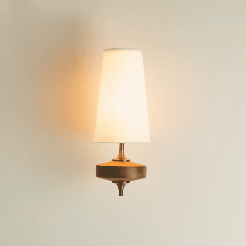 Design Wandlamp Met Houten Details En Stoffen Kap Geïnspireerd Op De Nikau Palm