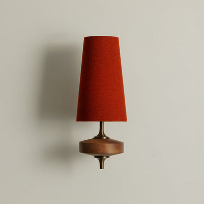 Design Wandlamp Met Houten Details En Stoffen Kap Geïnspireerd Op De Nikau Palm