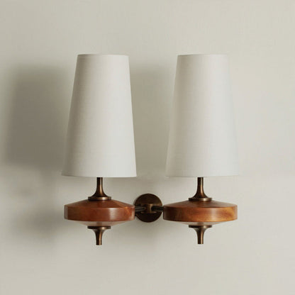 Design Wandlamp Met Houten Details En Stoffen Kap Geïnspireerd Op De Nikau Palm