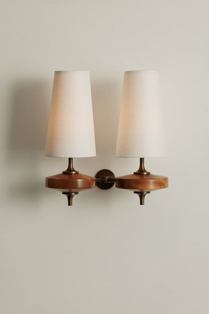 Design Wandlamp Met Houten Details En Stoffen Kap Geïnspireerd Op De Nikau Palm