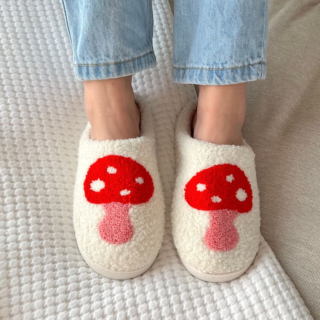 Pluche Pantoffels met Hartjesmotief - Warme Zachte Slippers voor Binnen - Gezellige Huisschoenen met Antislip Zool - Comfortabele Damesslippers Winter