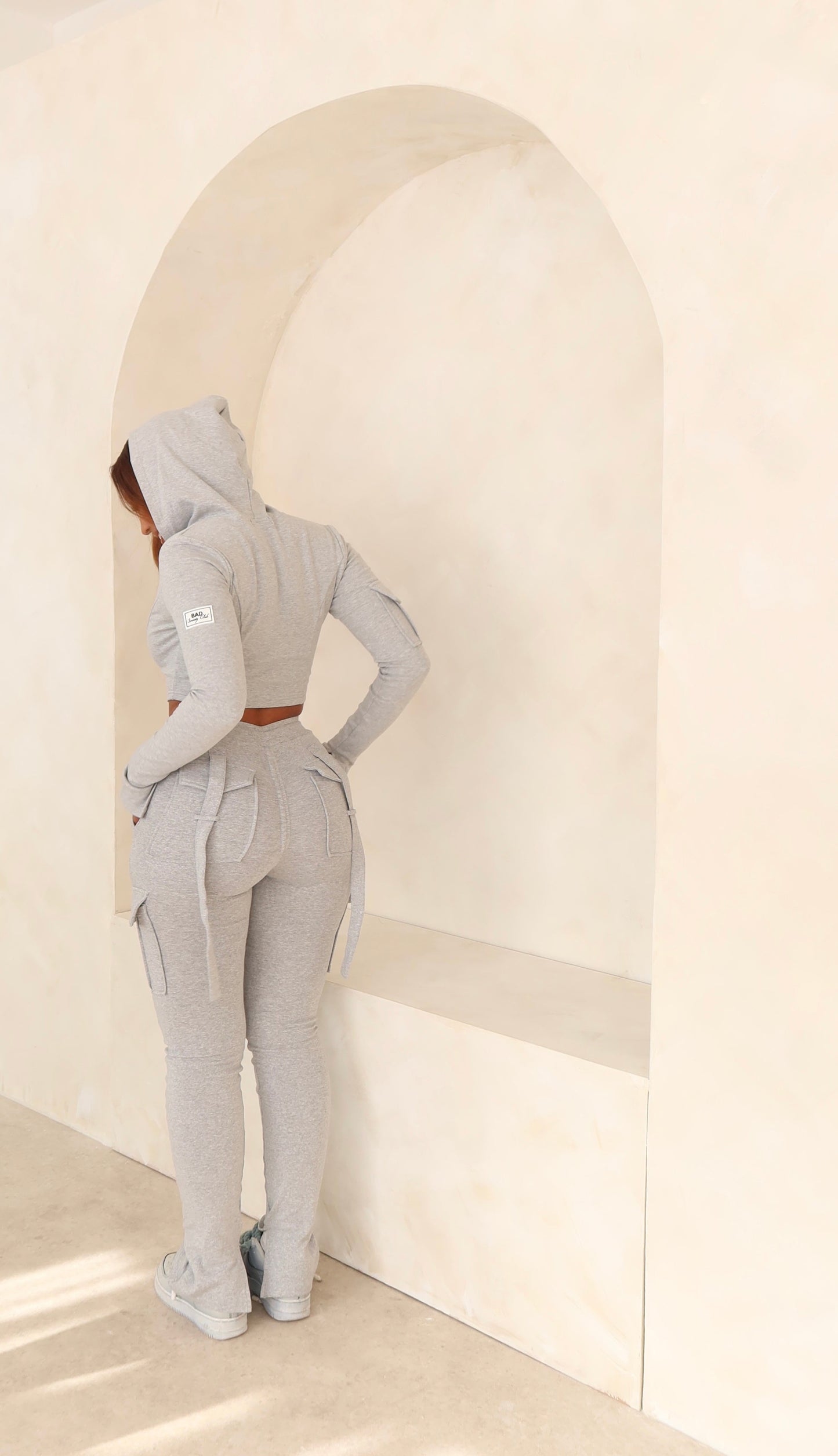 Zachte Loungewear Set met Crop Hoodie en Joggers → Comfortabele Lounge Set met Crop Hoodie en Jogger Broek