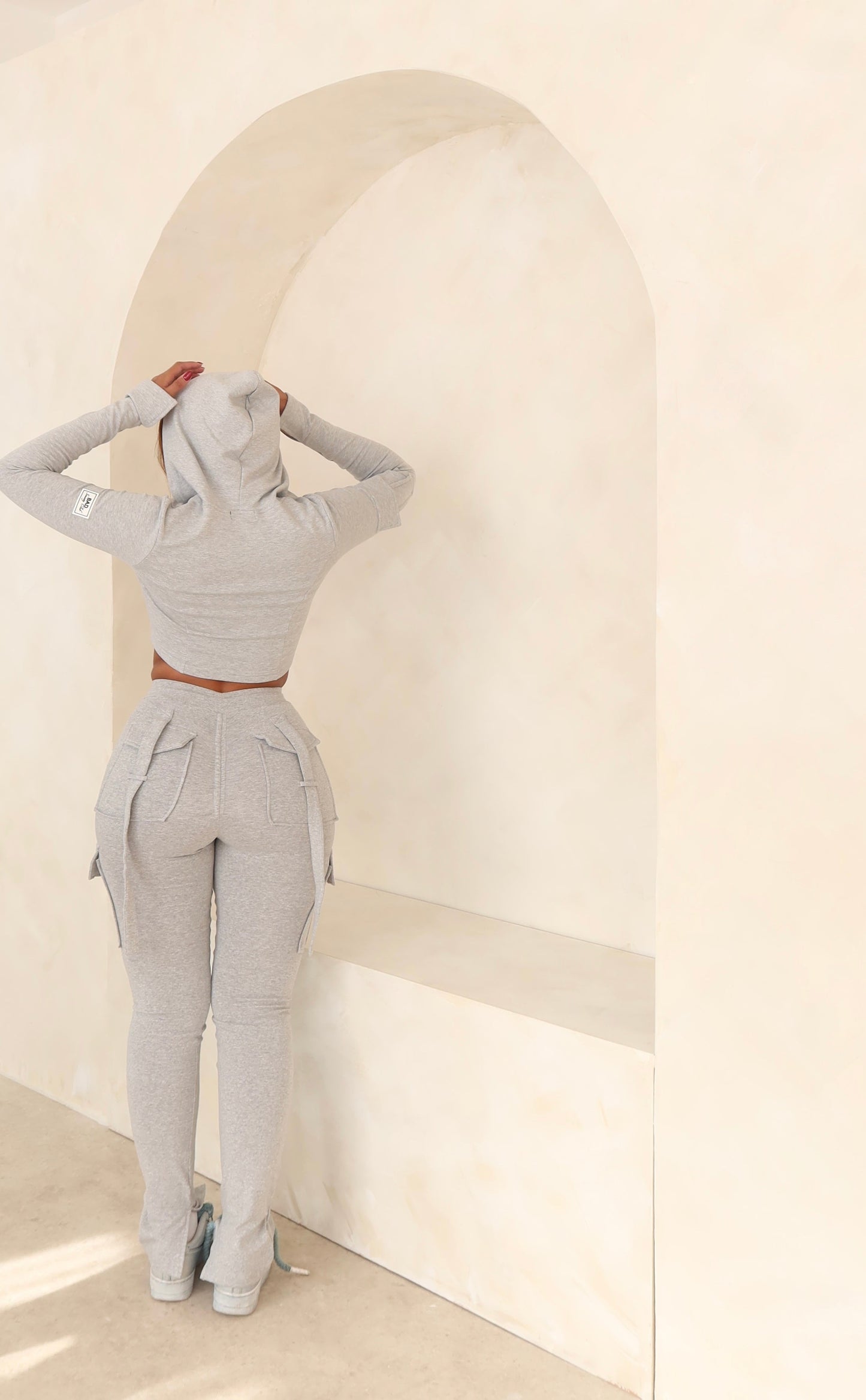 Zachte Loungewear Set met Crop Hoodie en Joggers → Comfortabele Lounge Set met Crop Hoodie en Jogger Broek