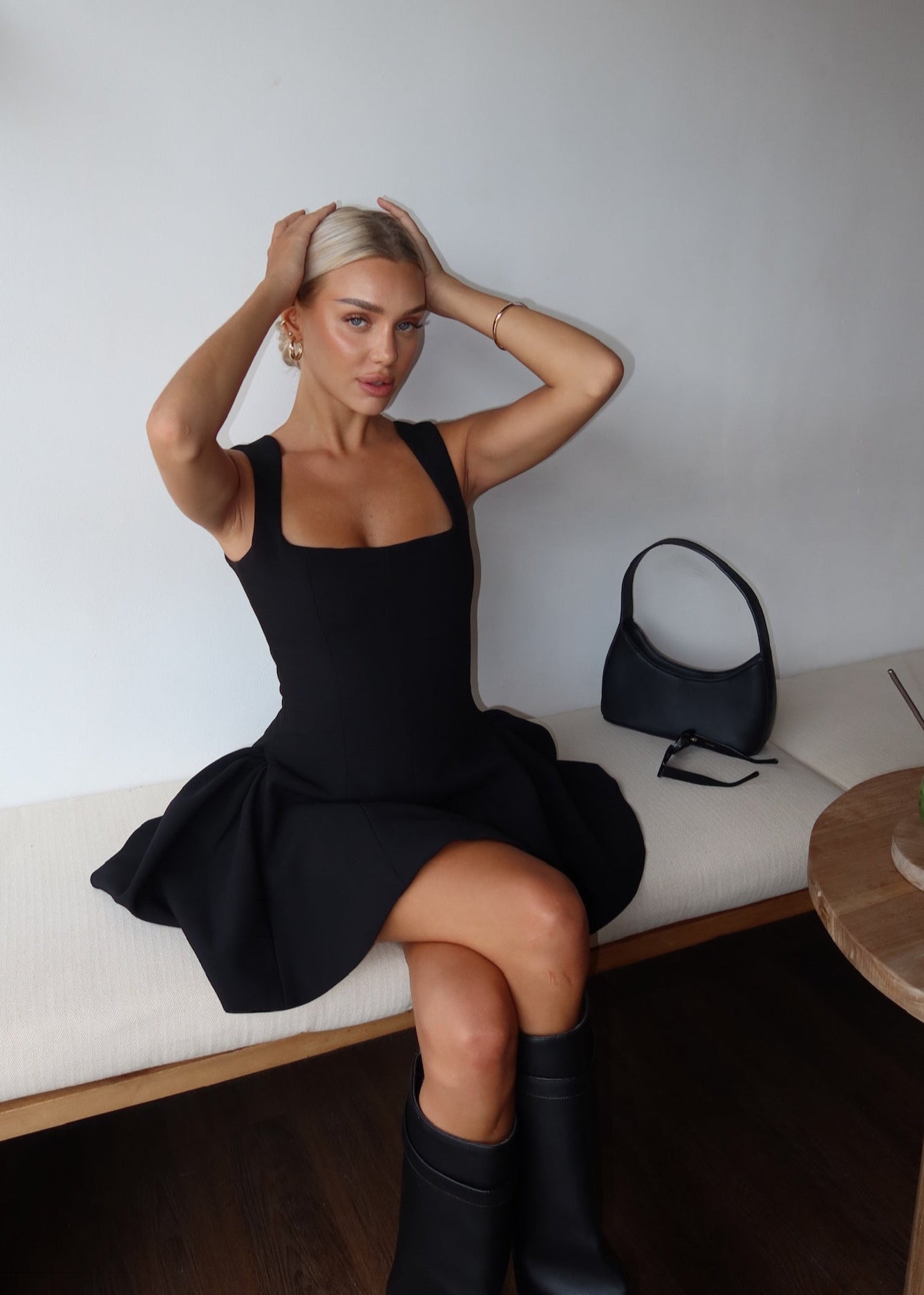 Korte Mini Jurk Little Black Dress Zwart Flair Model