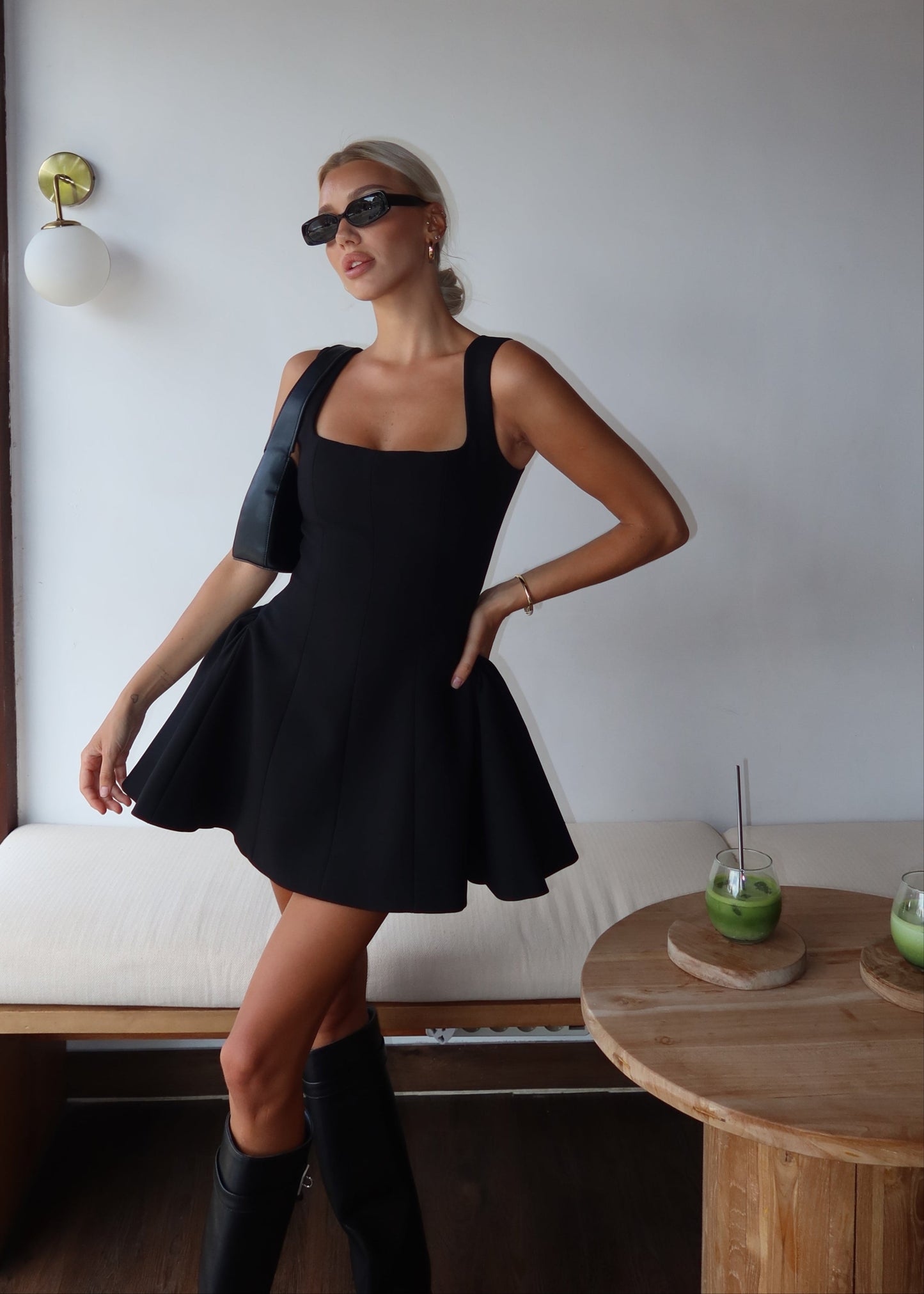 Korte Mini Jurk Little Black Dress Zwart Flair Model