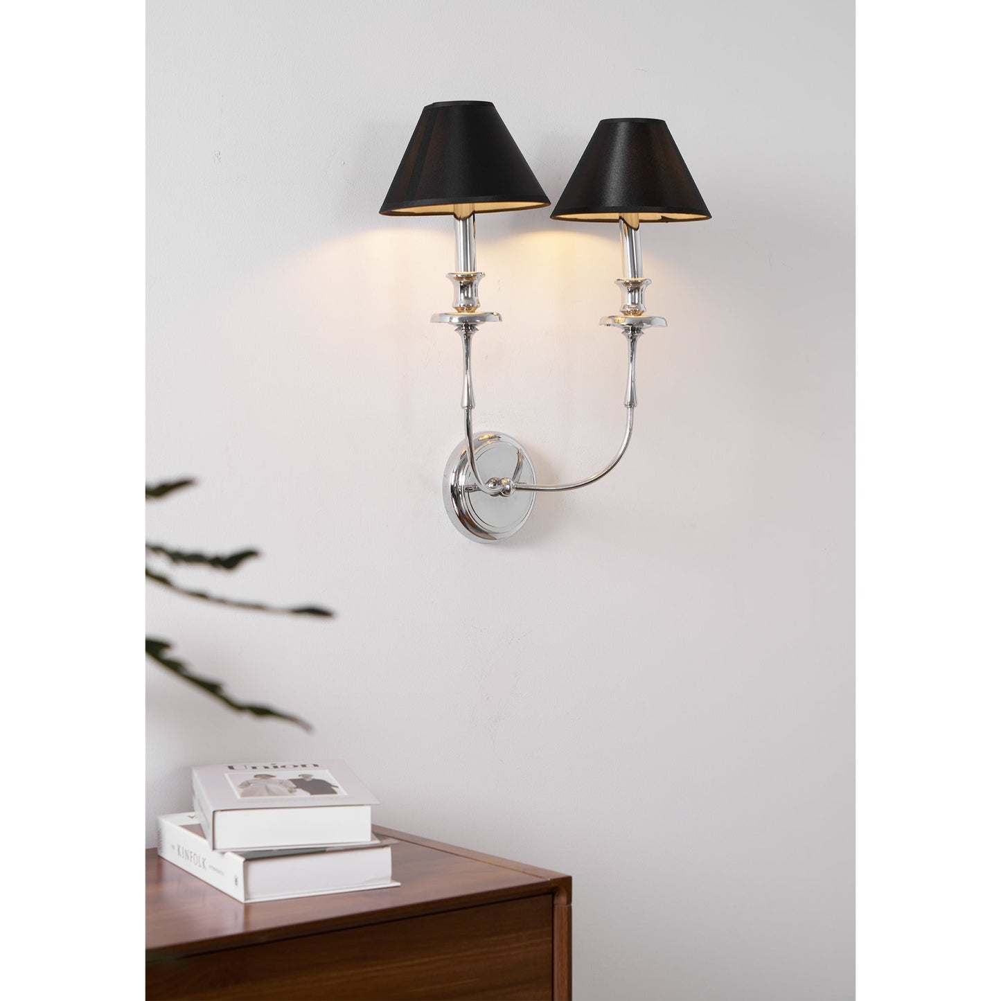 Moderne Wandlamp met Zwarte Stoffen Kap in Messing, Nikkel of Zwart – 1 of 2 Lichtpunten Design Verlichting