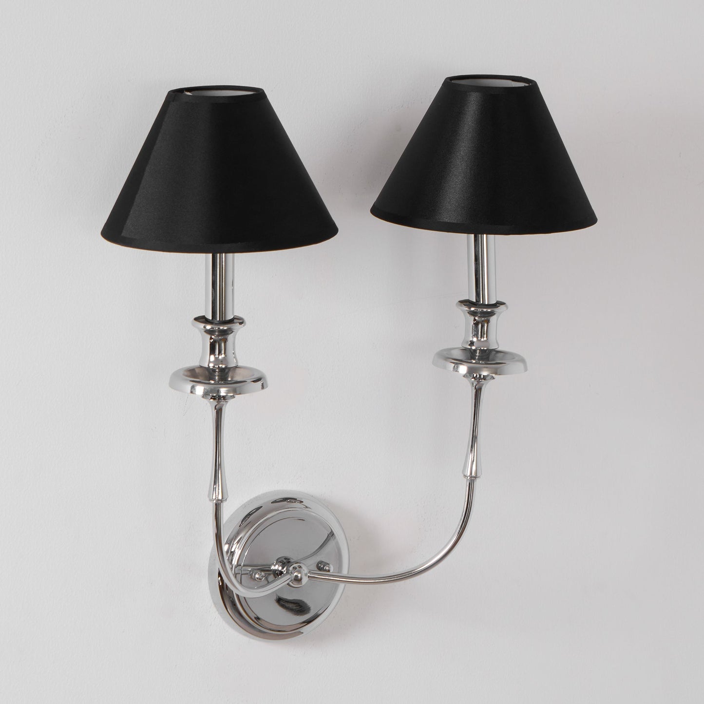 Moderne Wandlamp met Zwarte Stoffen Kap in Messing, Nikkel of Zwart – 1 of 2 Lichtpunten Design Verlichting