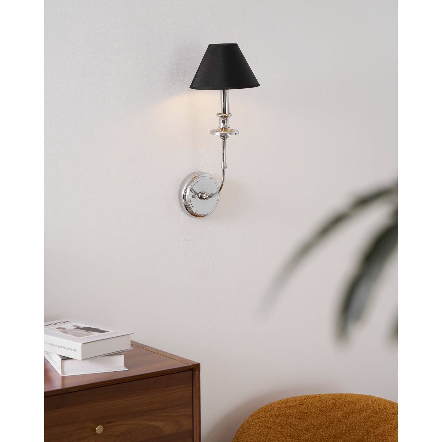 Moderne Wandlamp met Zwarte Stoffen Kap in Messing, Nikkel of Zwart – 1 of 2 Lichtpunten Design Verlichting