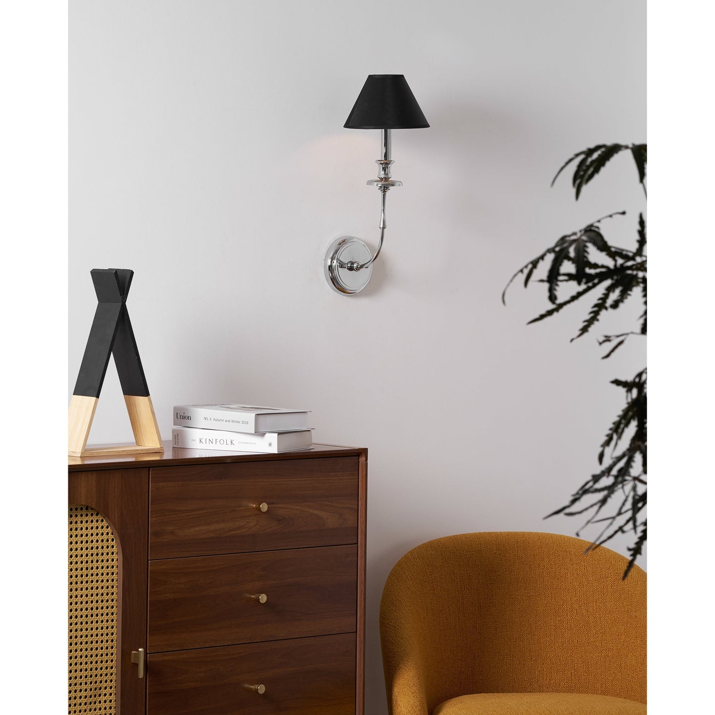 Moderne Wandlamp met Zwarte Stoffen Kap in Messing, Nikkel of Zwart – 1 of 2 Lichtpunten Design Verlichting