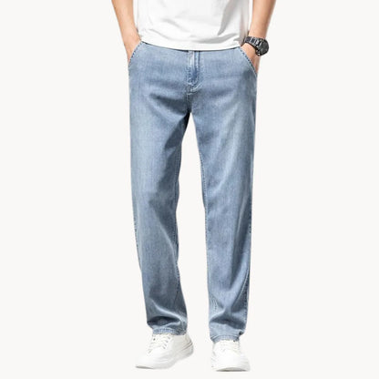 Jeans met recht gesneden pas en twee achterzakken