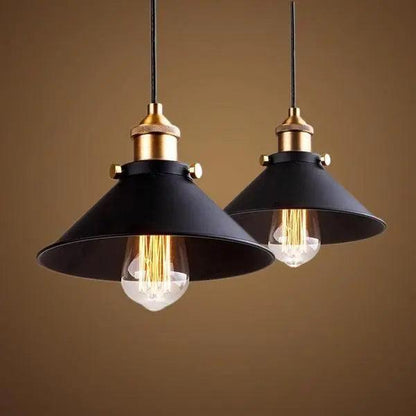 Moderne Scandinavische Industriële Hanglamp – Zwart met Gouden Accenten