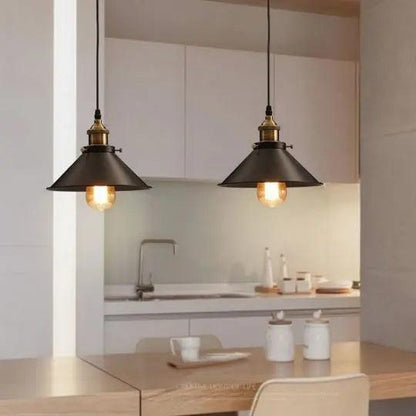 Moderne Scandinavische Industriële Hanglamp – Zwart met Gouden Accenten
