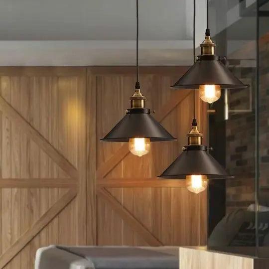 Moderne Scandinavische Industriële Hanglamp – Zwart met Gouden Accenten