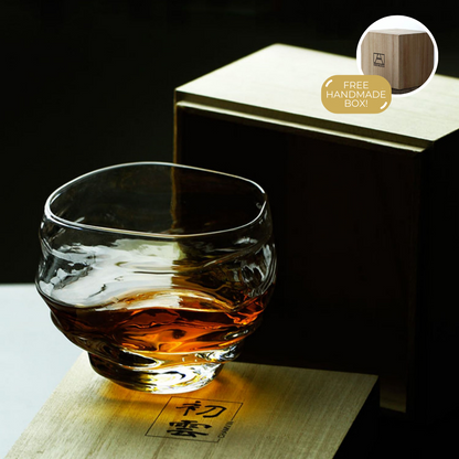 Japans Whiskyglas met Golvende Kristal Textuur 255ml Handgemaakt Premium Barware voor Spiritusproevers en Whiskyliefhebbers Luxe Drinkglas met Houten Kist Oceaanontwerp Kristalglas