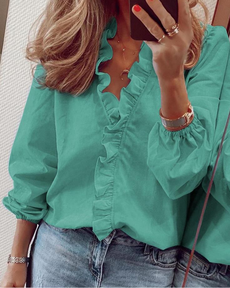 Vrouwelijke Zomerblouse met V-hals en Ruches