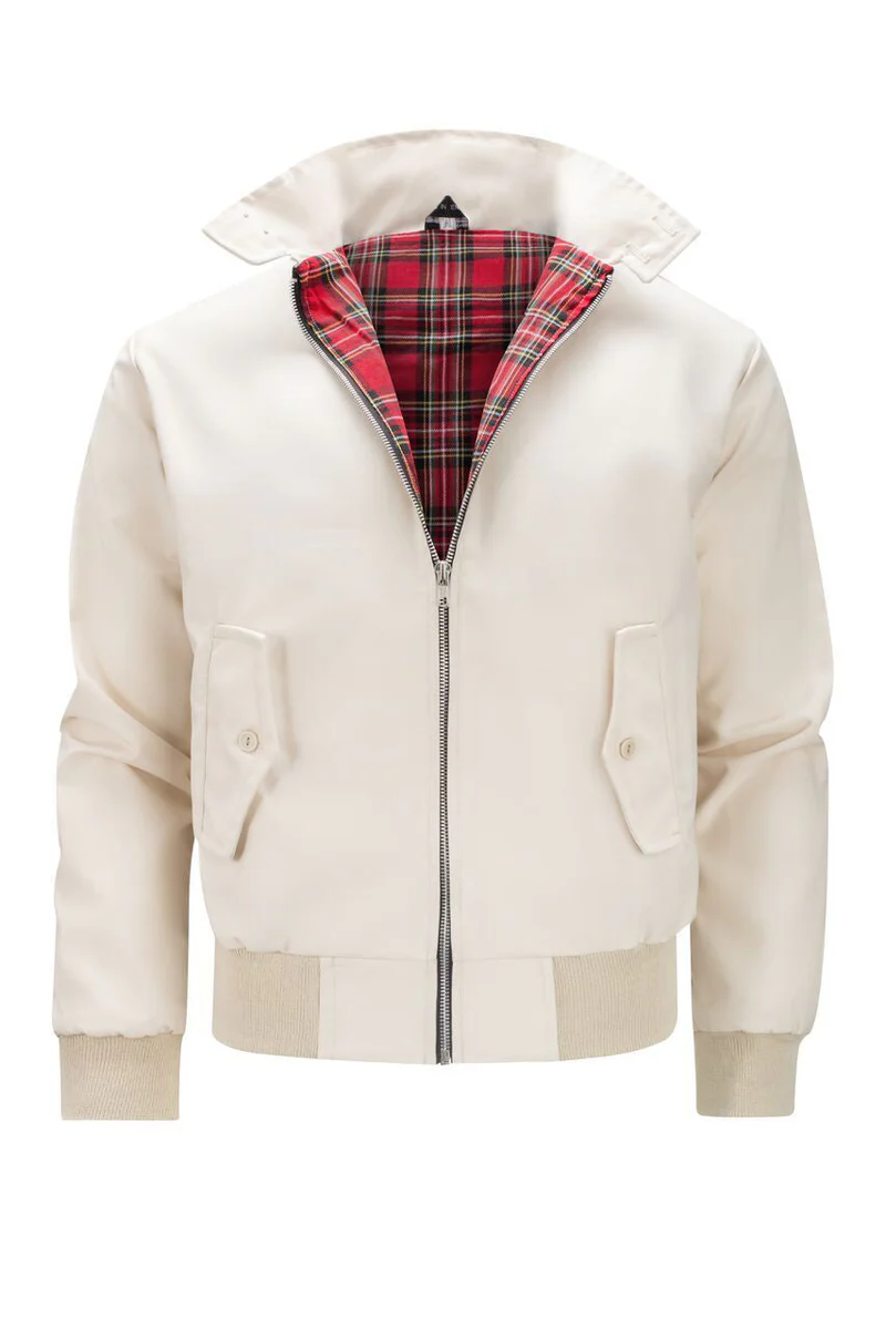 Kendra bomberjas in crème met een roodgeruite voering voor een klassieke uitstraling. De jas heeft een rits aan de voorkant, knoopsluiting op de zakken en een opstaande kraag. Ideaal voor een veelzijdige en modieuze look.