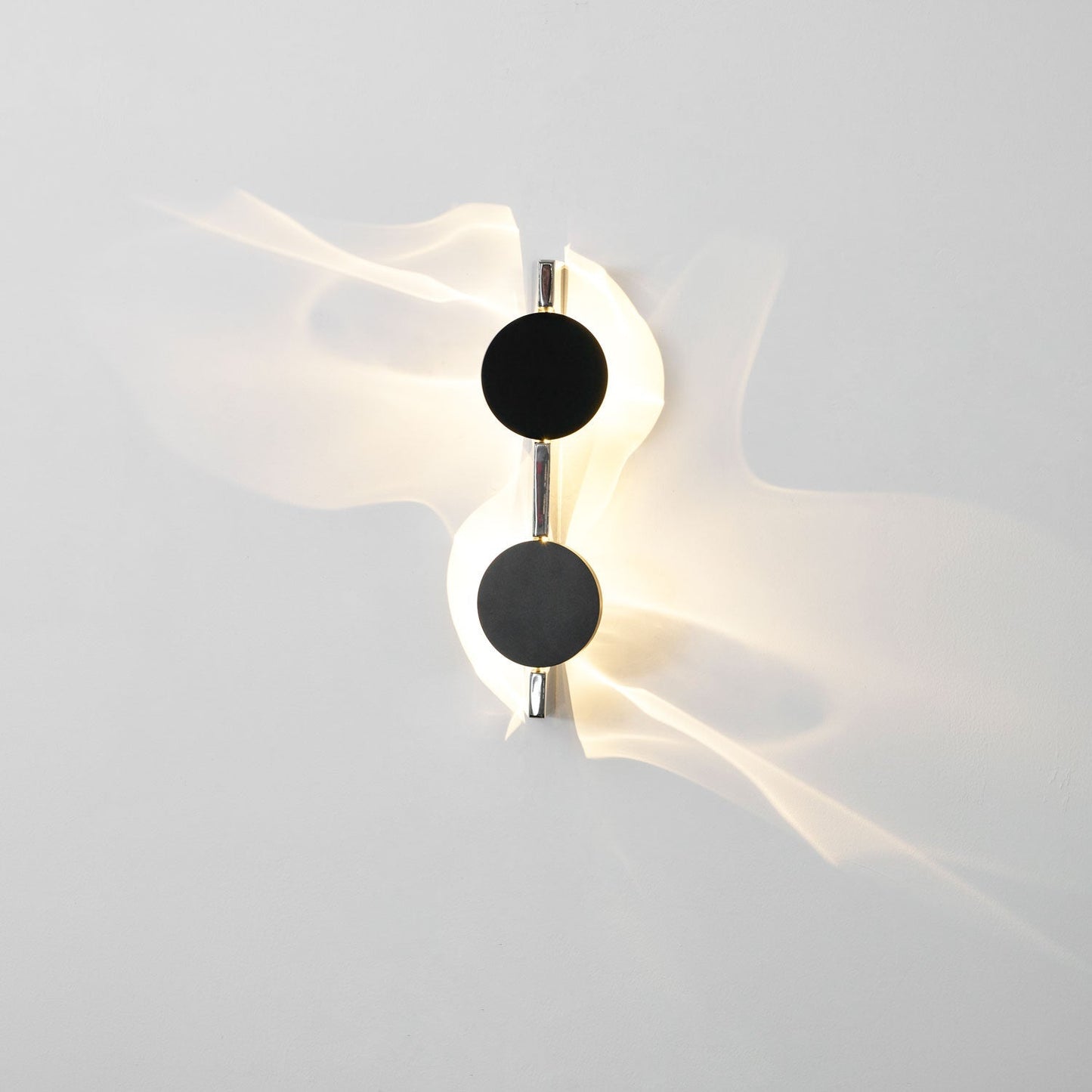 Kinetic Shadow Wandlamp Sculptuur met Verchroomde Schaduwprojectie