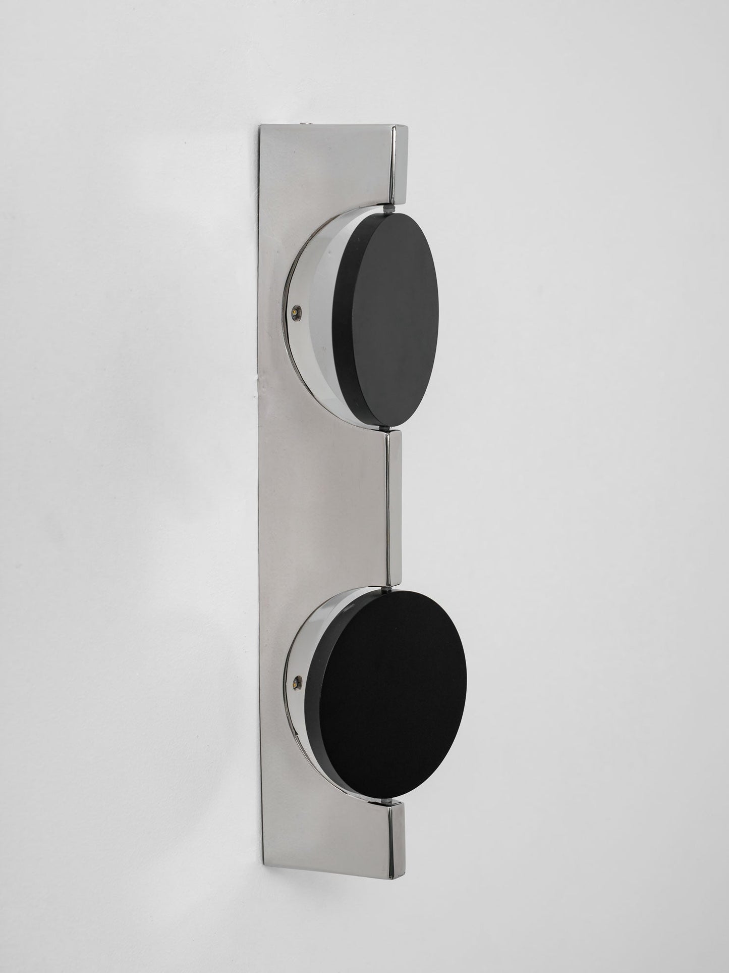 Kinetic Shadow Wandlamp Sculptuur met Verchroomde Schaduwprojectie