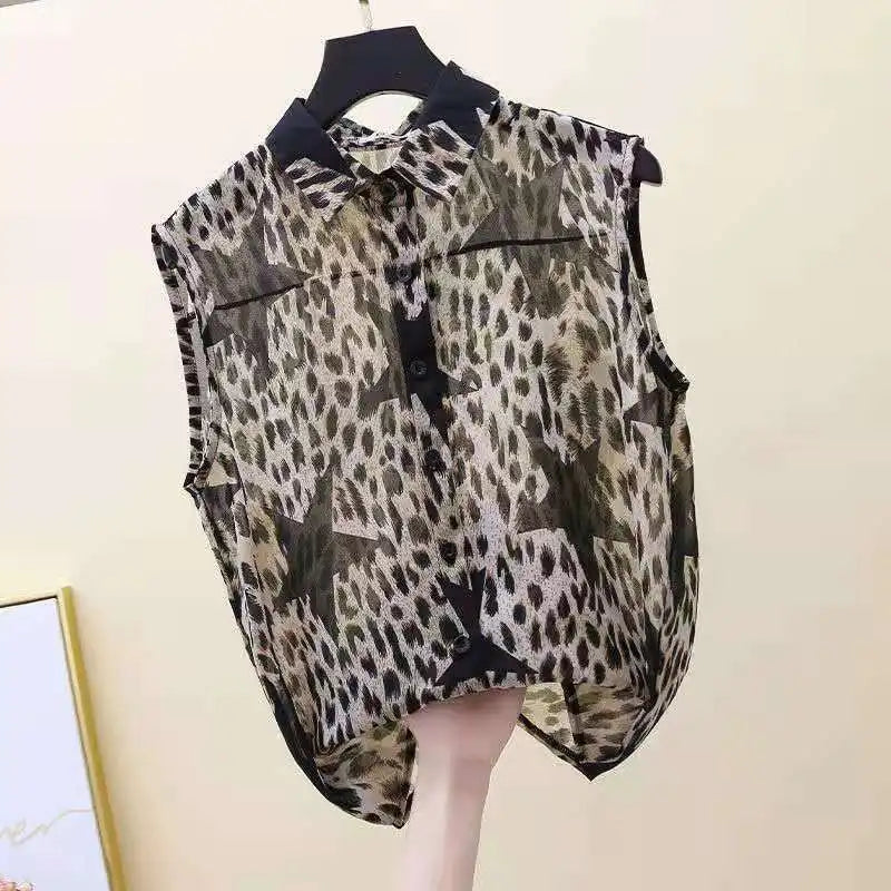 Vrouwelijke Zomer Blouse Polo Neck Licht en Vrouwelijk