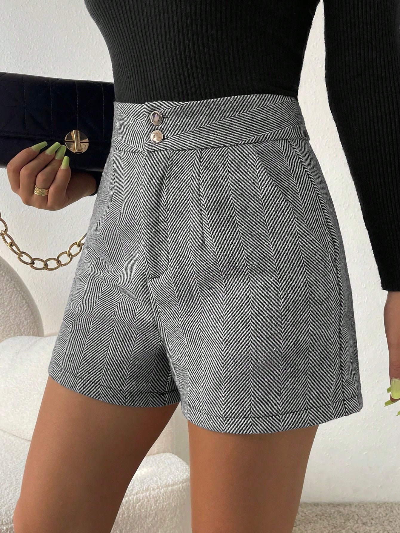 Korte broek met visgraatmotief en hoge taille