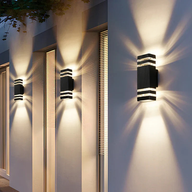 Buitenwandlamp Zwart Moderne LED-Verlichting Warm Wit 2-Weg Lichtuitstraling voor Gevel en Entree IP65 Weerbestendig Aluminium