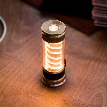 Multifunctionele LED-Lantaarn met USB-C-Oplading en 7 Lichtmodi – Compacte Campinglamp en Zaklamp in Één – Oplaadbaar – Met Draagkoord – Ideaal voor Outdoor, Kamperen en Noodgevallen