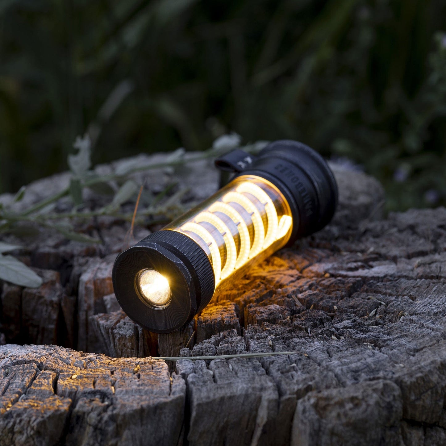 Multifunctionele LED-Lantaarn met USB-C-Oplading en 7 Lichtmodi – Compacte Campinglamp en Zaklamp in Één – Oplaadbaar – Met Draagkoord – Ideaal voor Outdoor, Kamperen en Noodgevallen