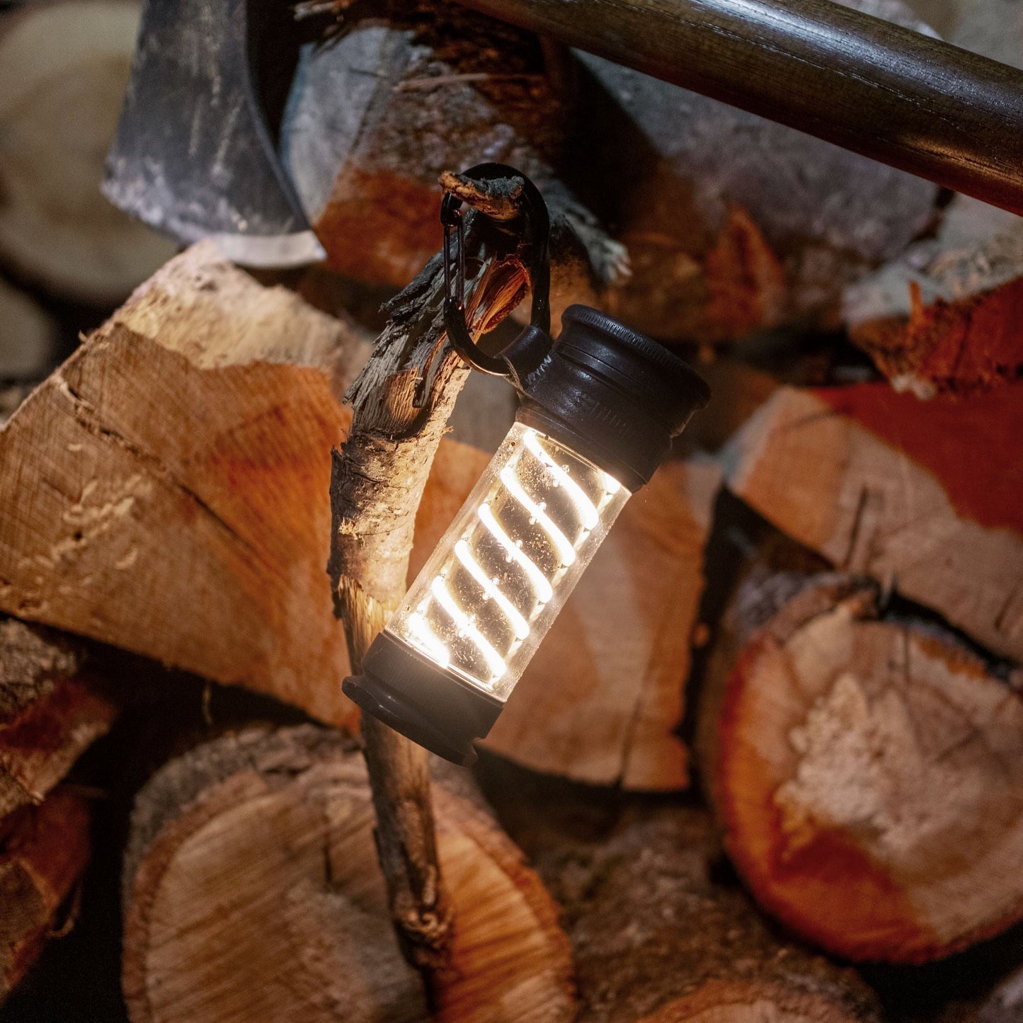 Multifunctionele LED-Lantaarn met USB-C-Oplading en 7 Lichtmodi – Compacte Campinglamp en Zaklamp in Één – Oplaadbaar – Met Draagkoord – Ideaal voor Outdoor, Kamperen en Noodgevallen