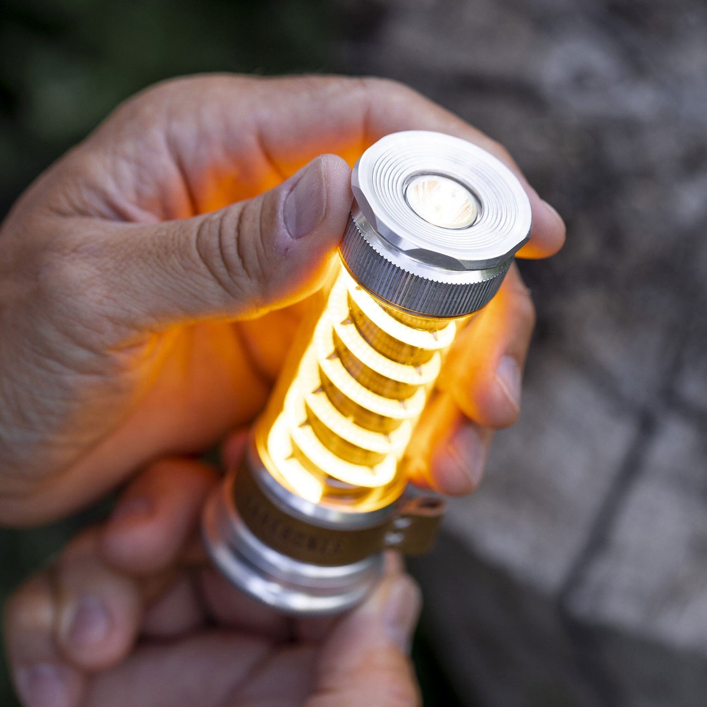 Multifunctionele LED-Lantaarn met USB-C-Oplading en 7 Lichtmodi – Compacte Campinglamp en Zaklamp in Één – Oplaadbaar – Met Draagkoord – Ideaal voor Outdoor, Kamperen en Noodgevallen
