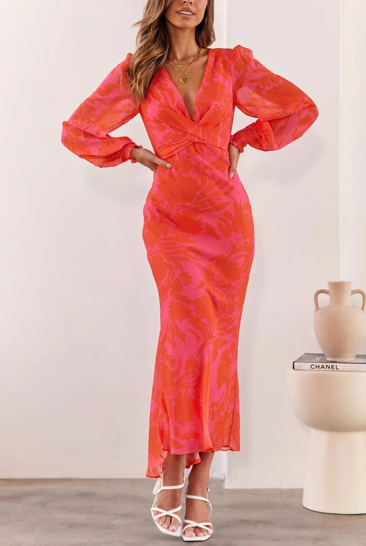 Vrouwelijke Jurk met V-hals Klassiek en Elegант - StudioMarella