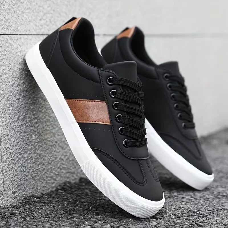 Lage sneakers met vetersluiting en suède accent
