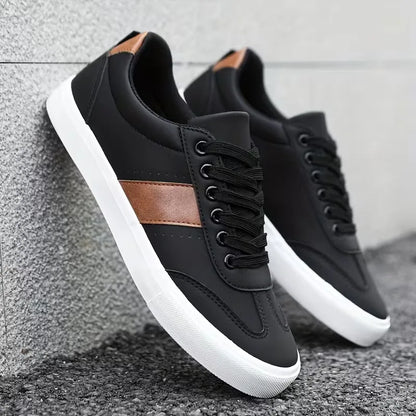 Lage sneakers met vetersluiting en suède accent