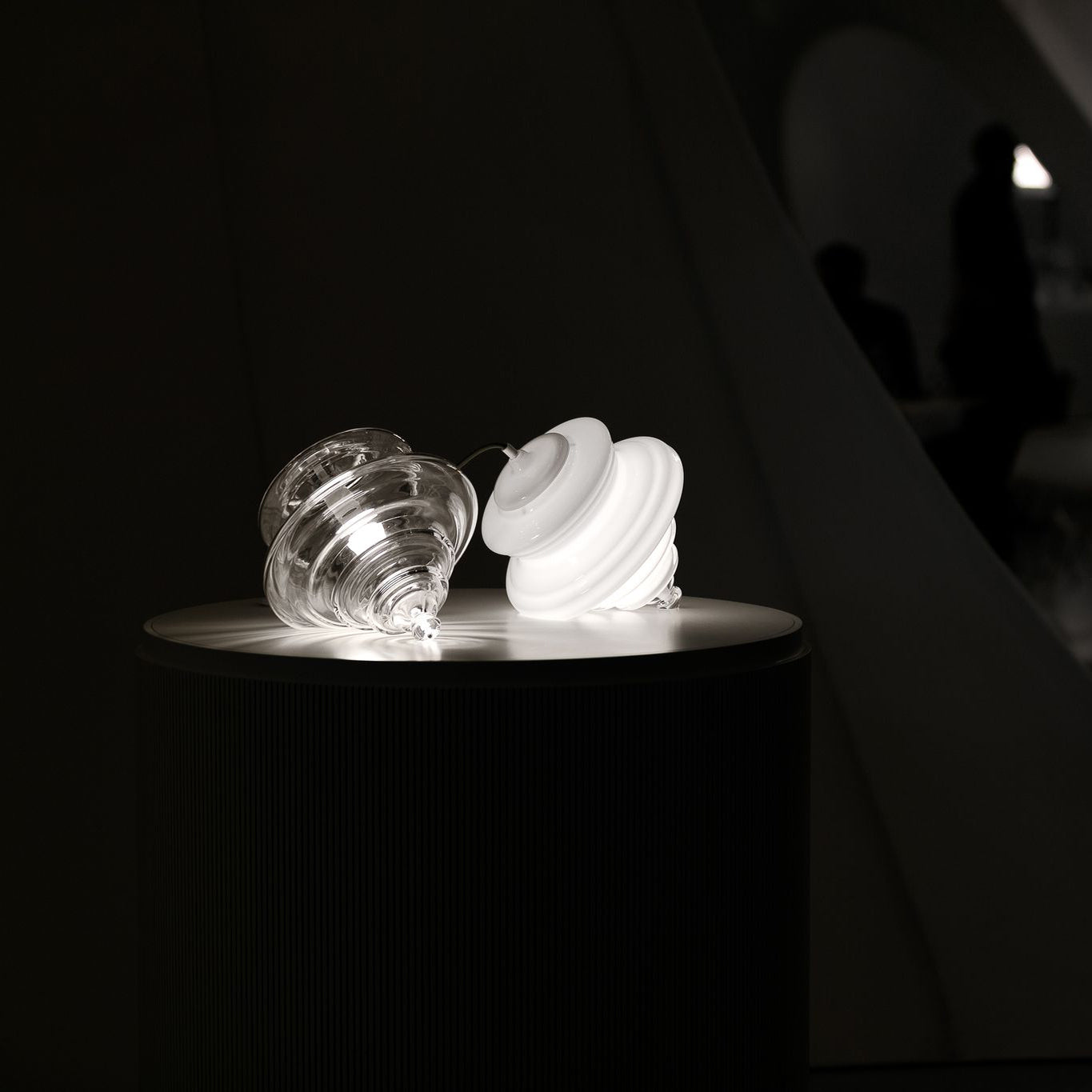 Hanglamp Geïnspireerd op Metropolitan Opera met Vloeiende Silhouet – Handgemaakt Glas in Transparant, Opaal of Amber – Verstelbare Draad 150 cm