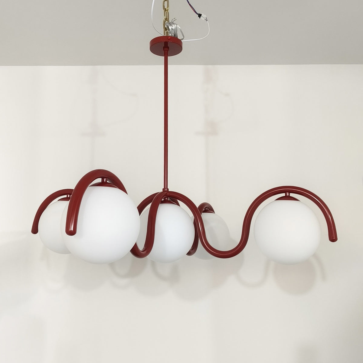 Moderne Kroonluchter met Messing en Glas – Artistieke Verlichting voor Eetkamer en Woonkamer