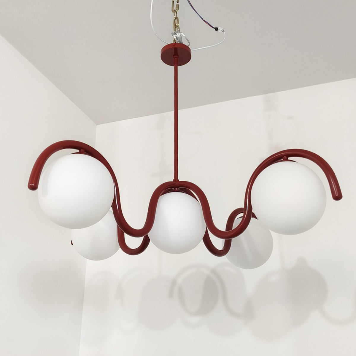 Moderne Kroonluchter met Messing en Glas – Artistieke Verlichting voor Eetkamer en Woonkamer