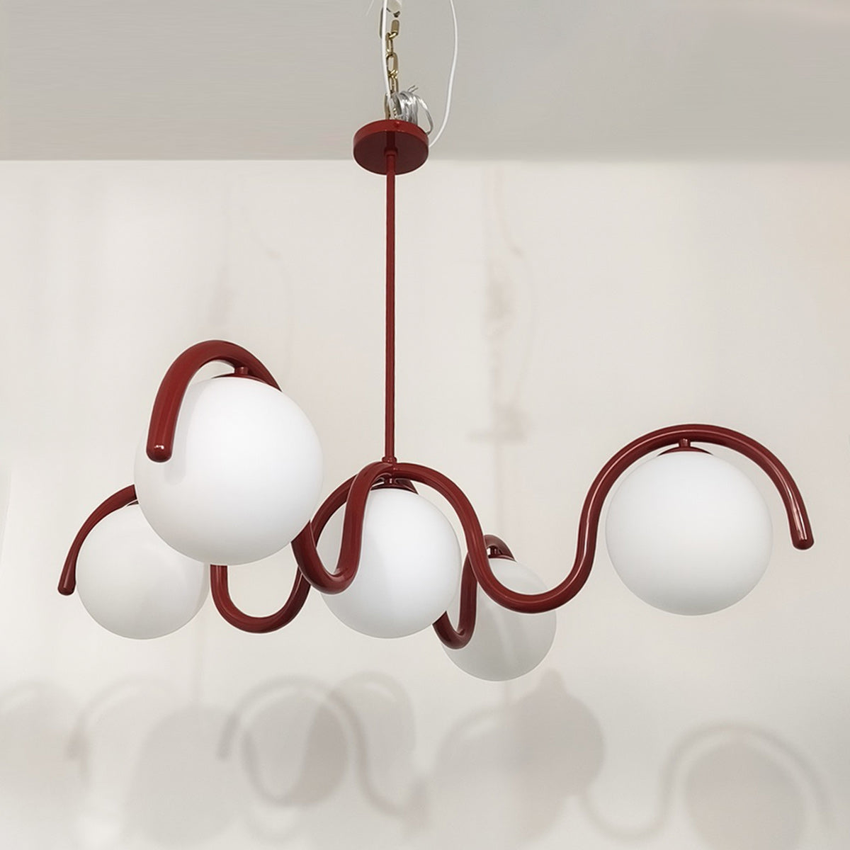Moderne Kroonluchter met Messing en Glas – Artistieke Verlichting voor Eetkamer en Woonkamer