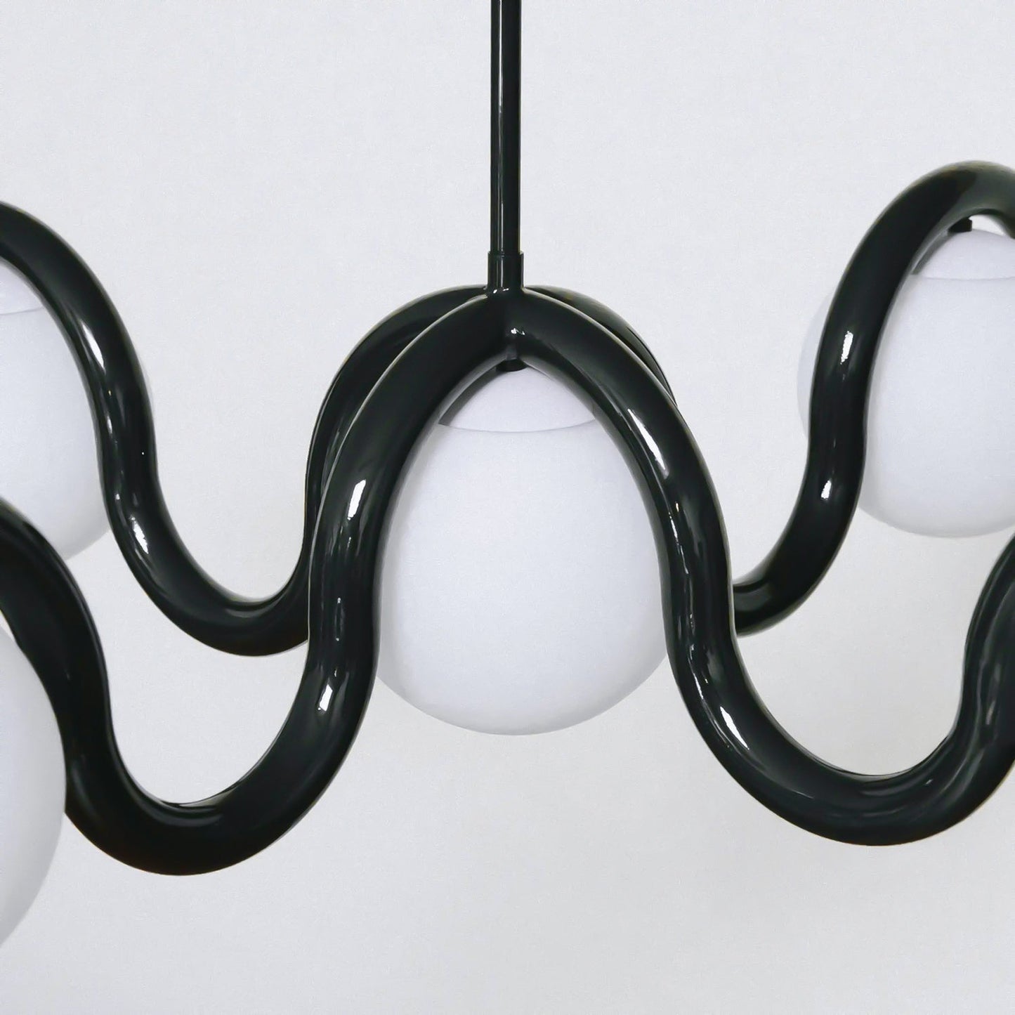 Moderne Kroonluchter met Messing en Glas – Artistieke Verlichting voor Eetkamer en Woonkamer