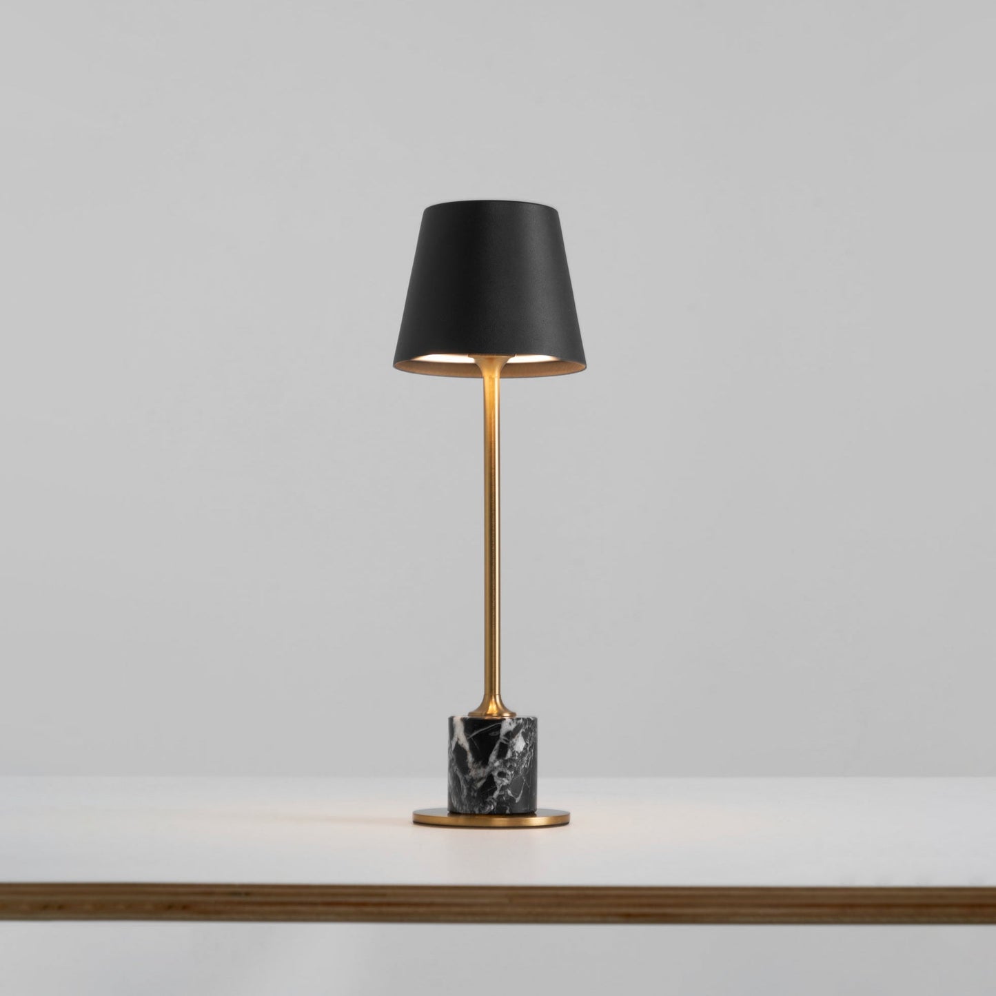 Draagbare Mini Tafellamp op Batterij met Marmeren Voet Ø10cm