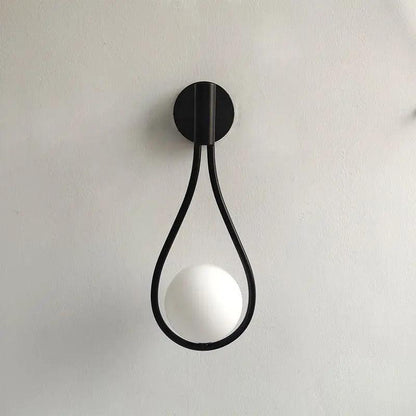 Moderne Wandlamp met Scandinavische Uitstraling - Zwart & Goud - Sfeervol Licht voor Elke Ruimte