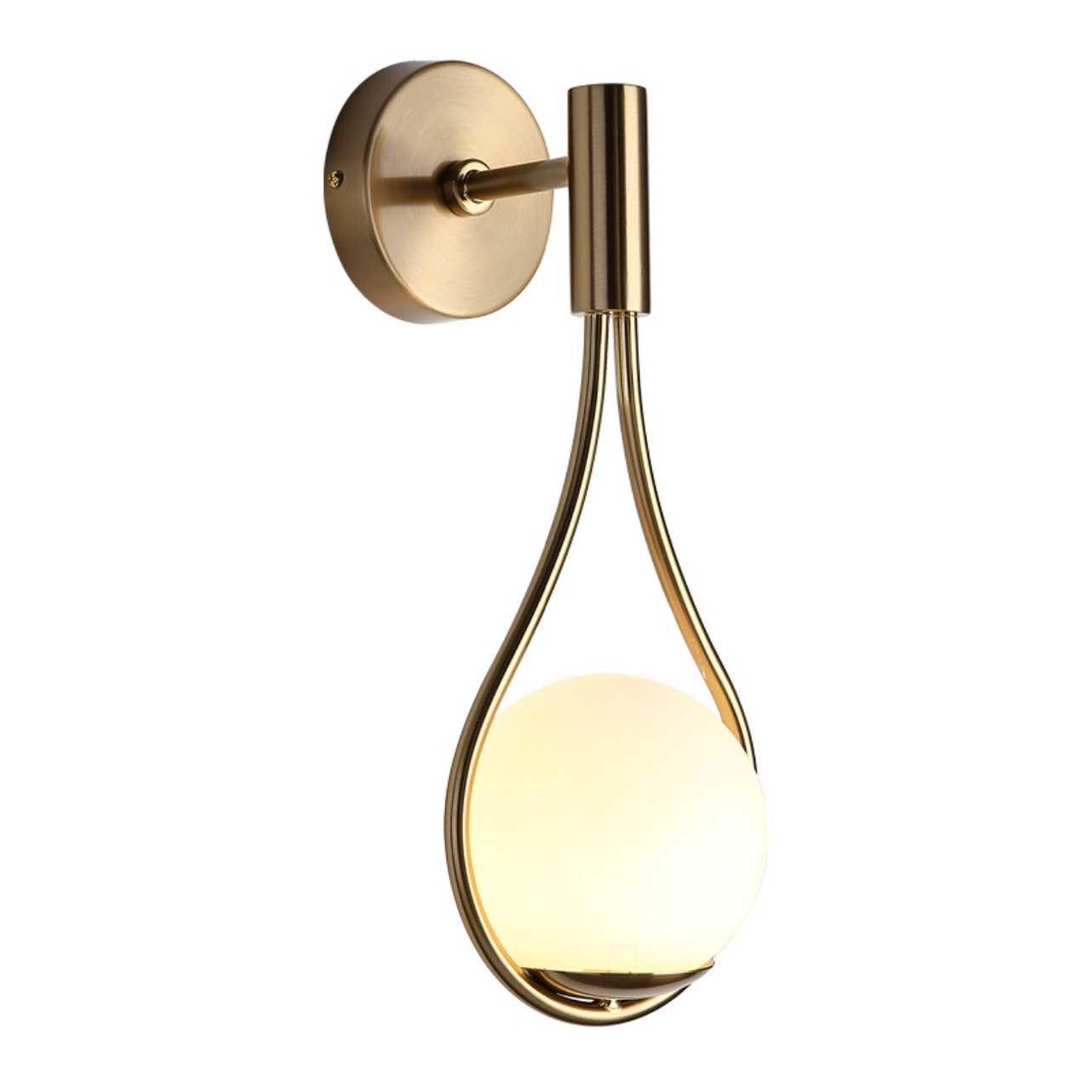 Moderne Wandlamp met Scandinavische Uitstraling - Zwart & Goud - Sfeervol Licht voor Elke Ruimte