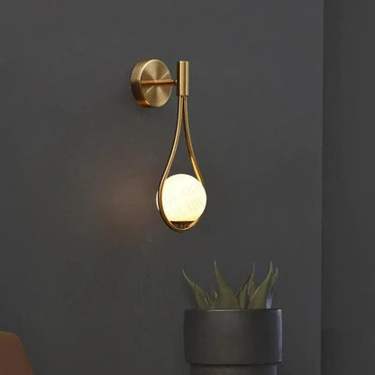 Moderne Wandlamp met Scandinavische Uitstraling - Zwart & Goud - Sfeervol Licht voor Elke Ruimte