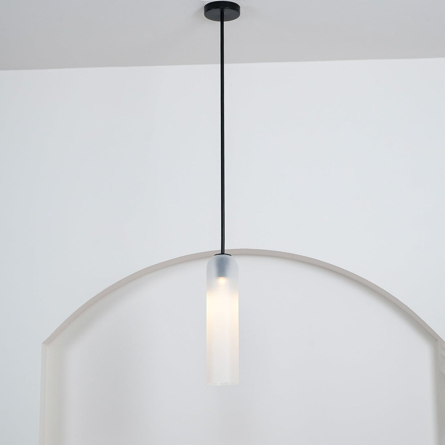 Glazen Hanglamp met Lange Buis – Mondgeblazen Glas Zwart of Goud Finish 10cm Diameter