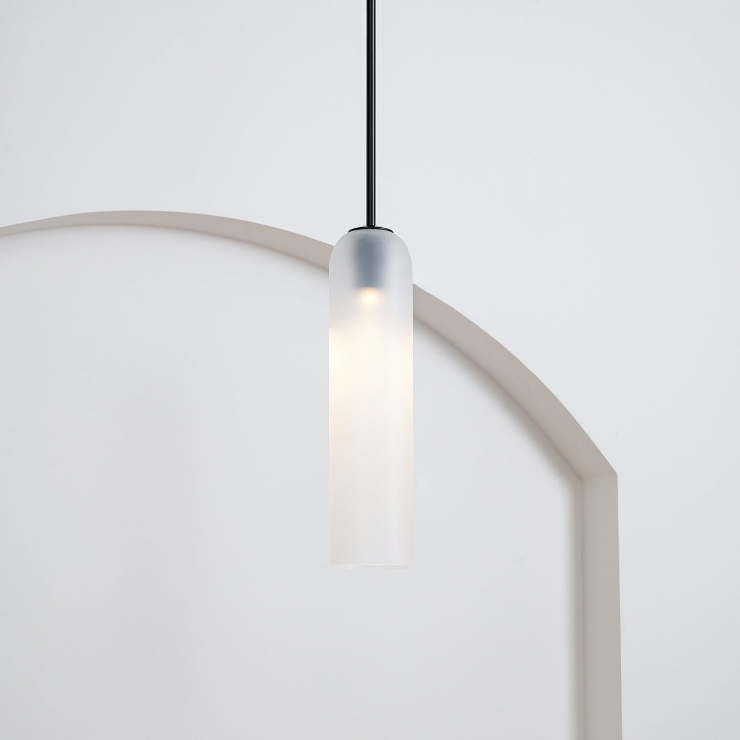 Glazen Hanglamp met Lange Buis – Mondgeblazen Glas Zwart of Goud Finish 10cm Diameter