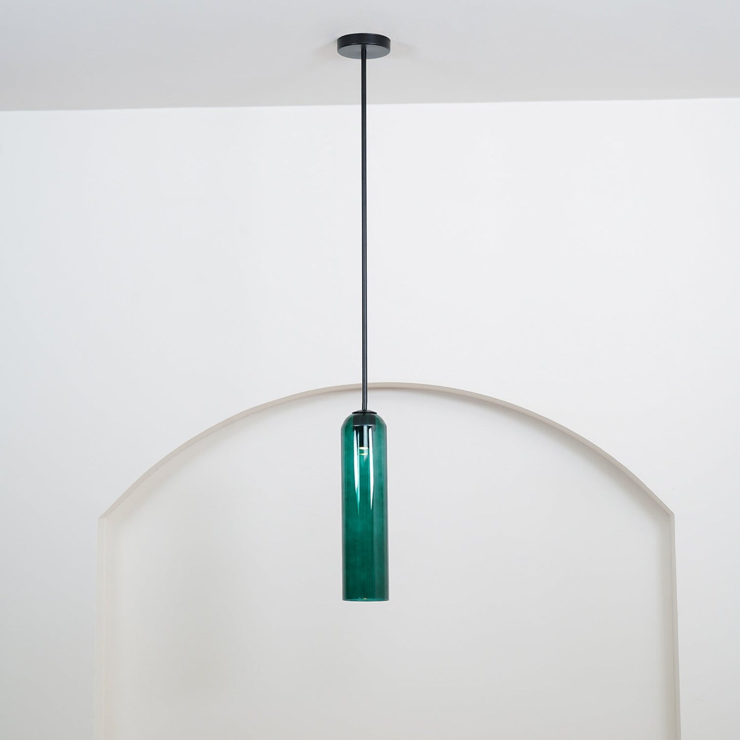 Glazen Hanglamp met Lange Buis – Mondgeblazen Glas Zwart of Goud Finish 10cm Diameter
