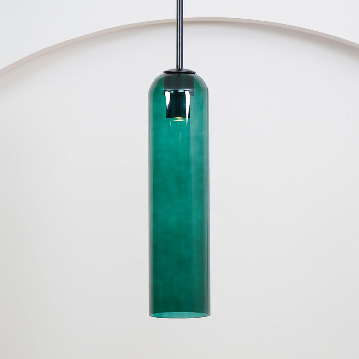 Glazen Hanglamp met Lange Buis – Mondgeblazen Glas Zwart of Goud Finish 10cm Diameter