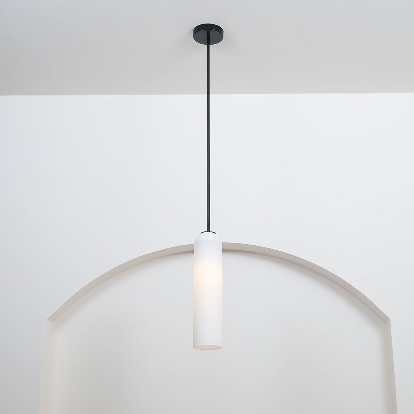 Glazen Hanglamp met Lange Buis – Mondgeblazen Glas Zwart of Goud Finish 10cm Diameter